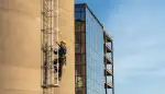 Steigleiter mit Rückenschutz: Sicher aufsteigen